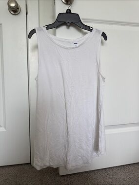 Old Navy White Scoop Neck Tank Top